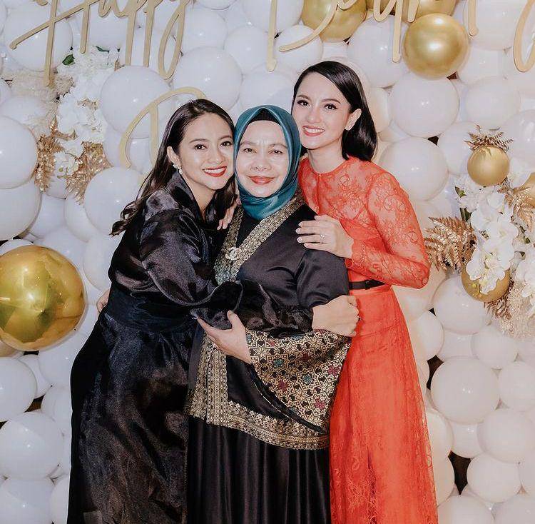 Ririn Ekawati dan Rini Yulianti. instagram.com/ririnekawati