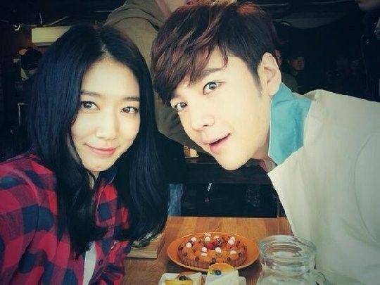 Potret selca Park Shin Hye bareng pasangan di KDrama dok.berbagai sumber