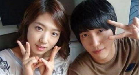 Potret selca Park Shin Hye bareng pasangan di KDrama dok.twitter.com/berbagai sumber