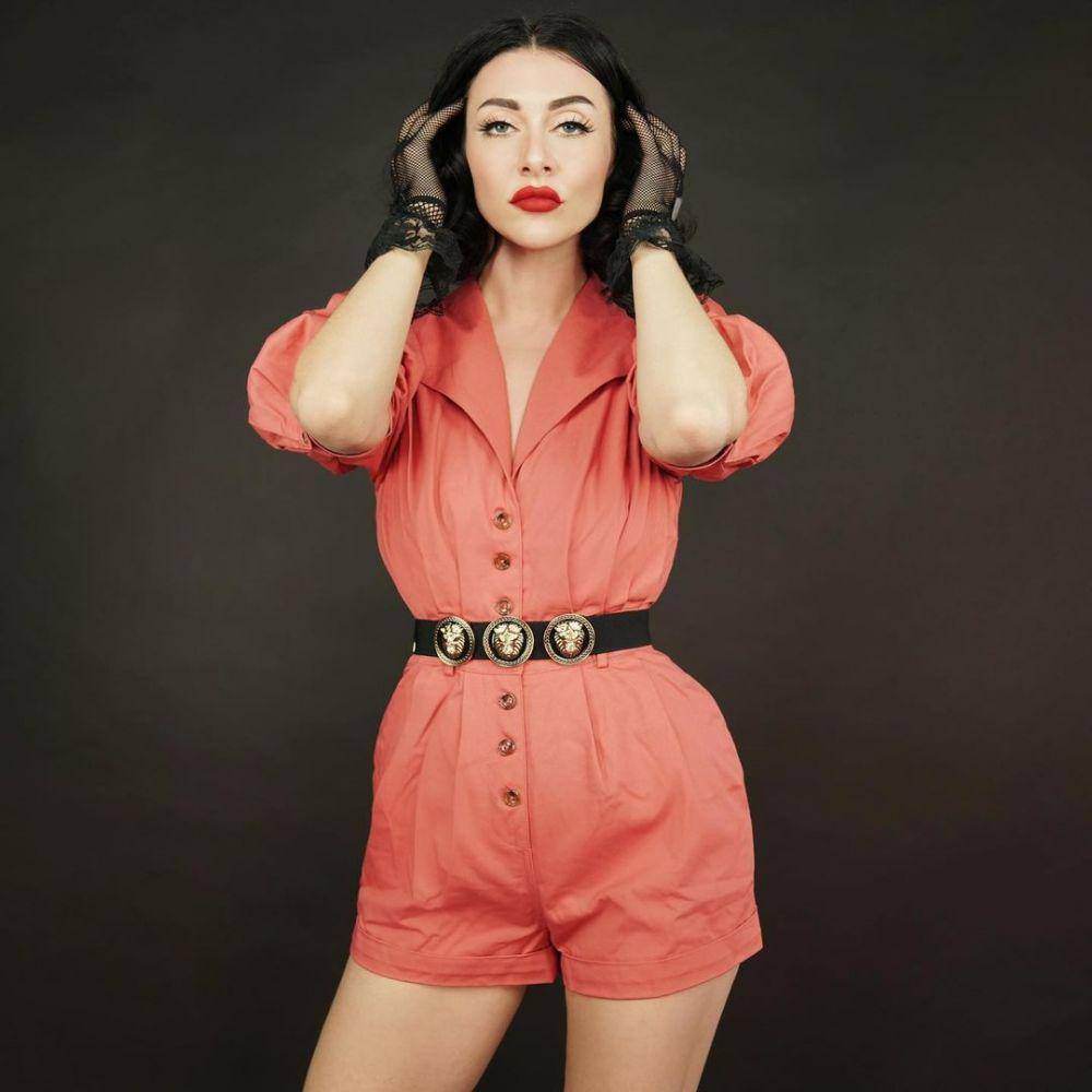 instagram.com/qveenherby