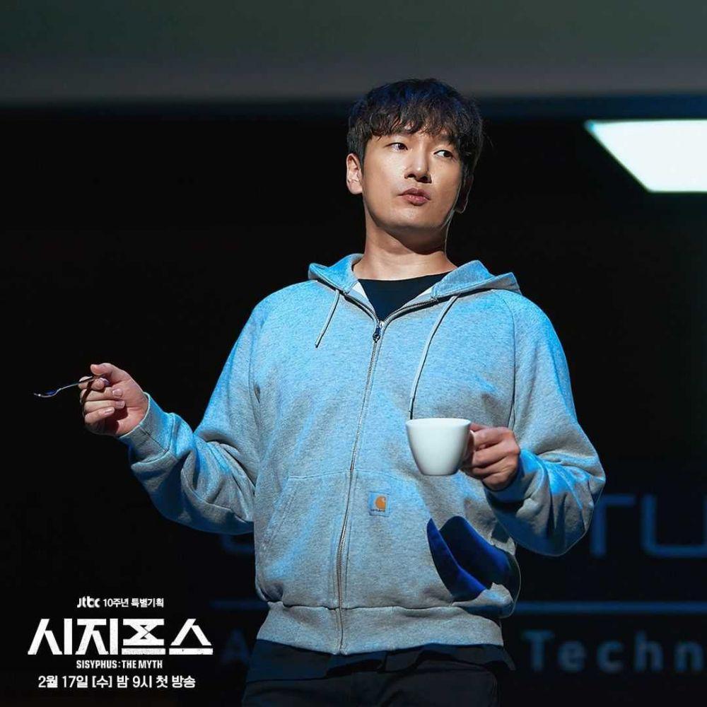 12 Perjalanan Karier Cho Seung Woo, Aktor yang Perannya Selalu Ikonik