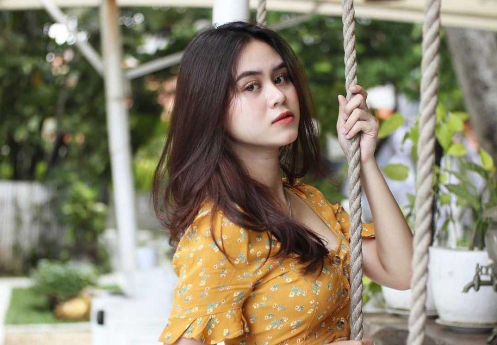 10 Gaya Manis Dwinda Ratna, Istri Mas Pur TOP yang Berusia 25 Tahun