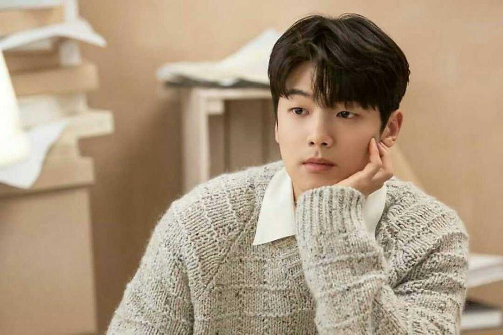 10 Potret Terbaru Kang Min Hyuk CNBLUE, Siap Main KDrama Not Yet 30