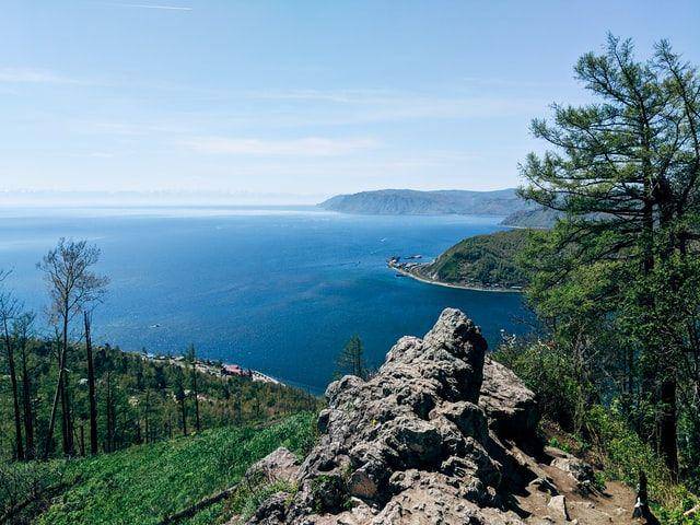 Potret Danau Baikal di Rusia (unsplash.com/markuswinkler)