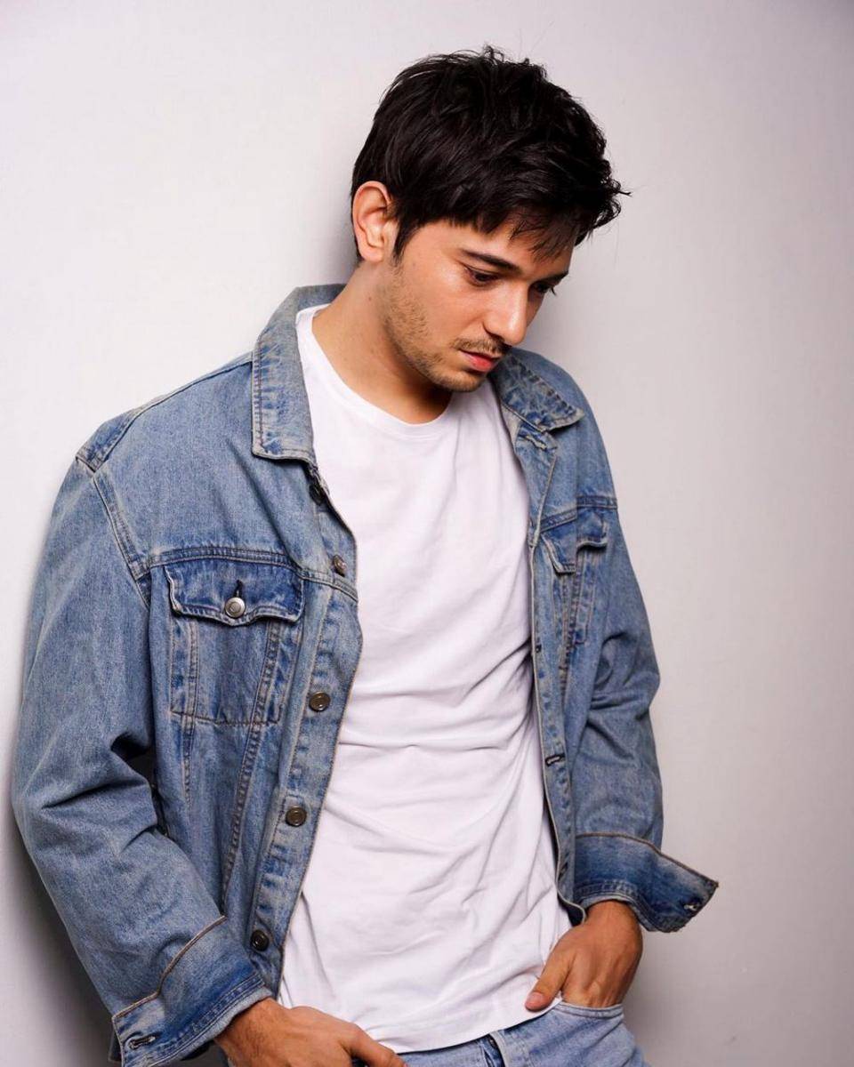 instagram.com/andrewandika