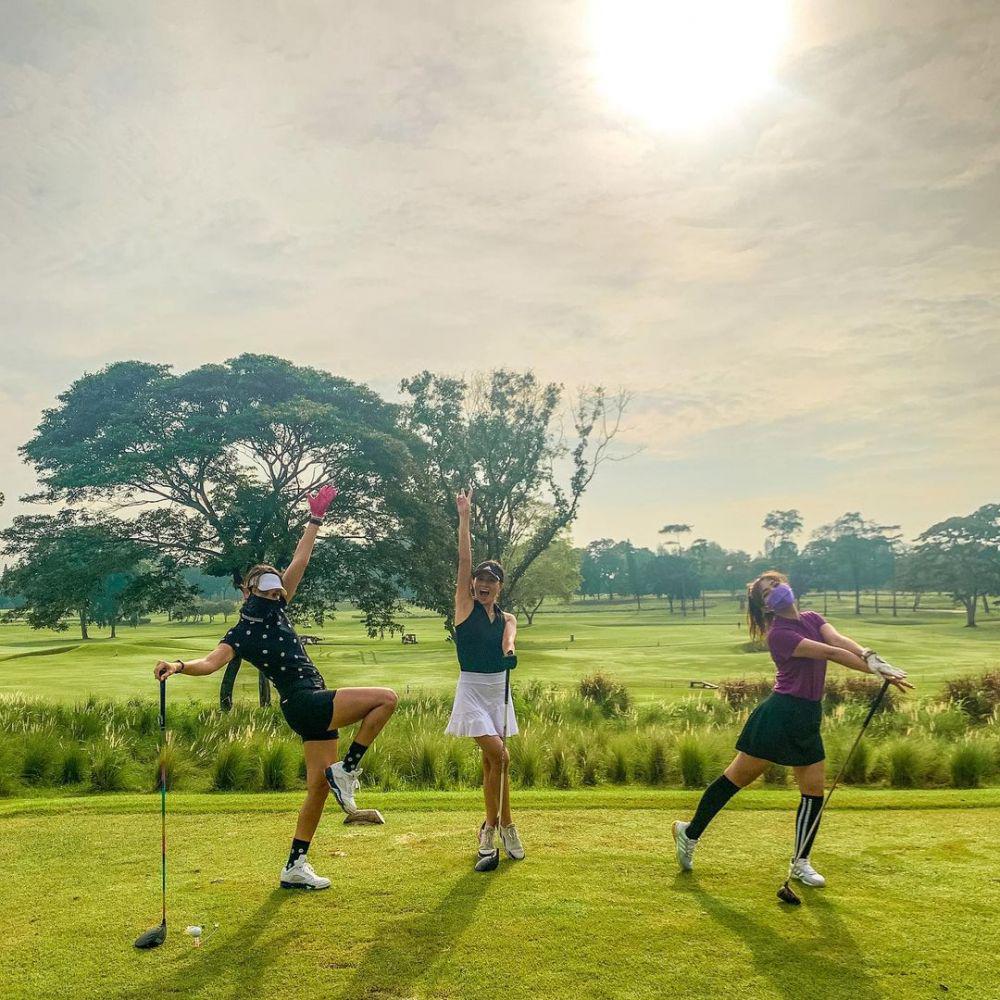 10 Artis Indonesia yang Hobi Main Golf, Luna Maya Termasuk Lho