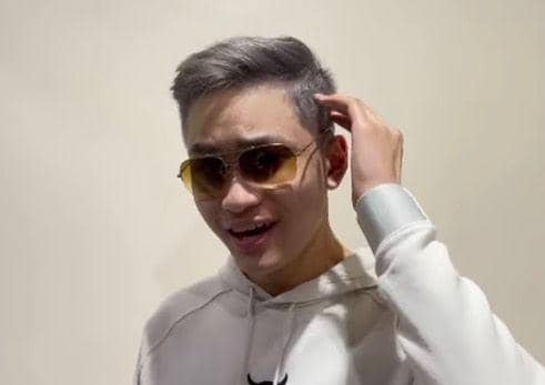 Instagram.com/azkacorbuzier/