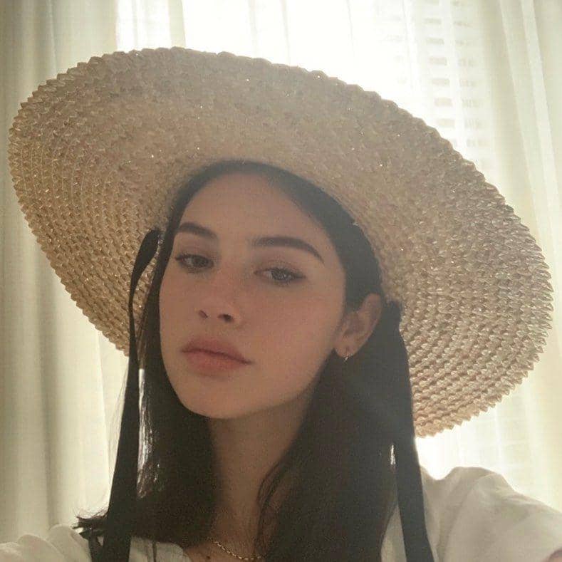 Gracie Abrams (instagram.com/gracieabrams)