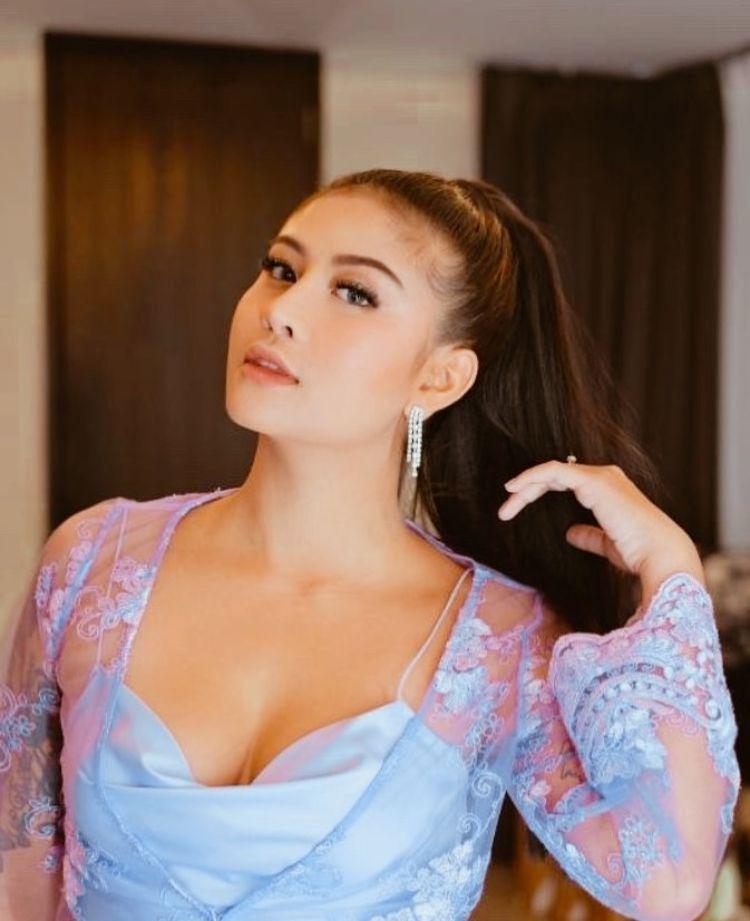 Instagram.com/Awkarin/