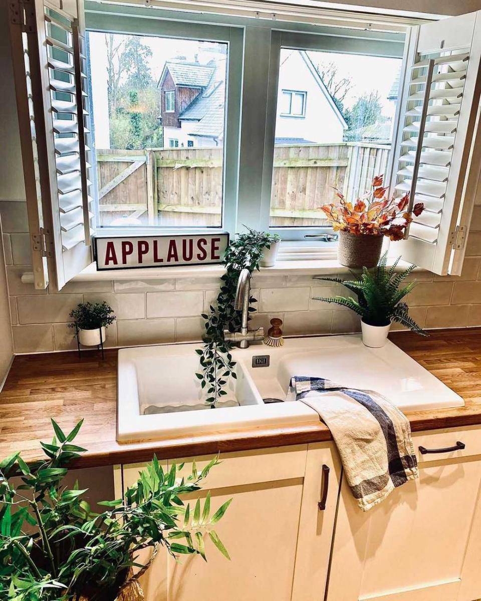 Instagram.com/leafs_at_home