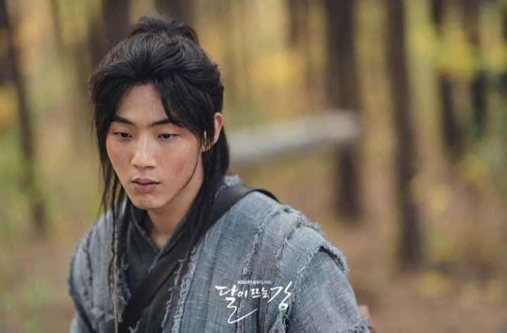 10 Potret Peran Ji Soo Comeback di KDrama River When the Moon Rises