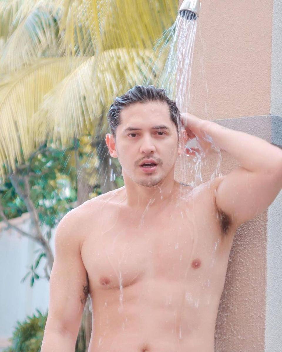 instagram.com/ahronvillena