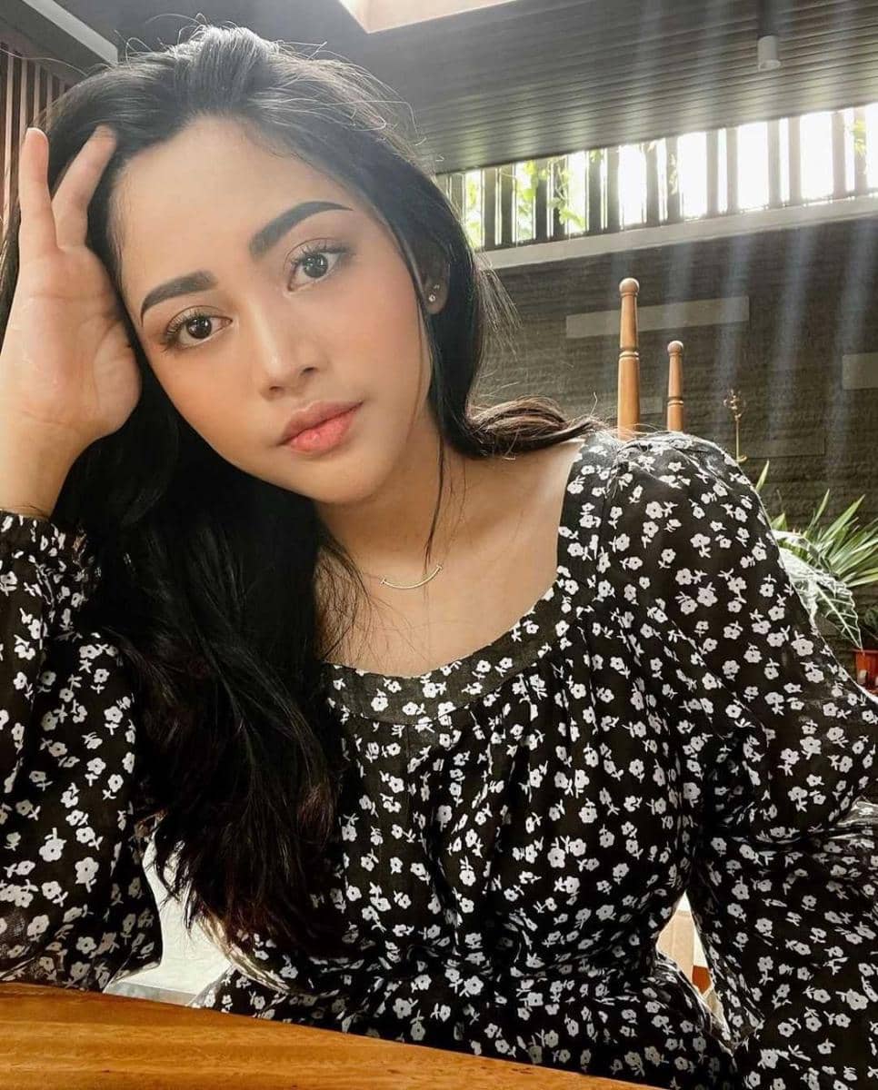 Instagram/rachelvennya