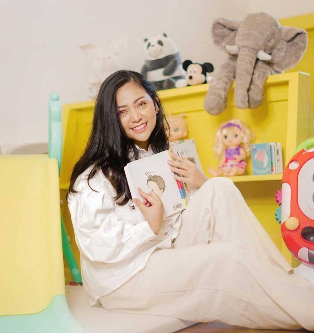 Instagram/rachelvennya