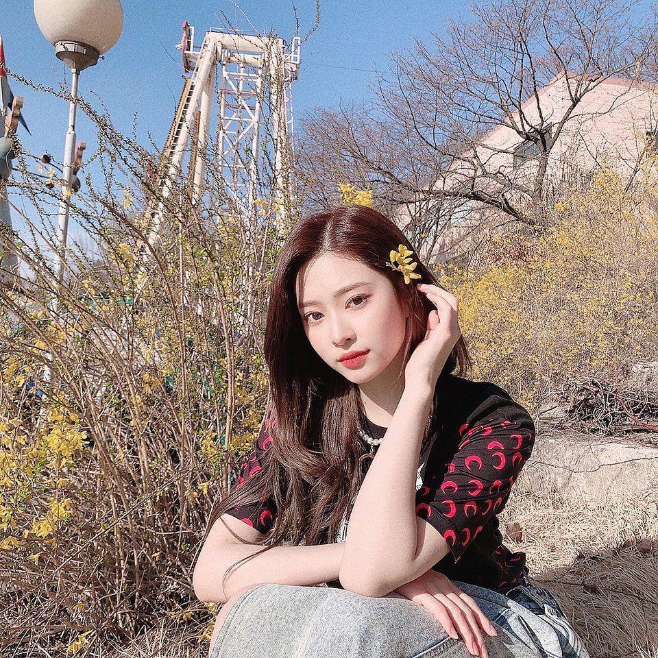instagram.com/official_izone