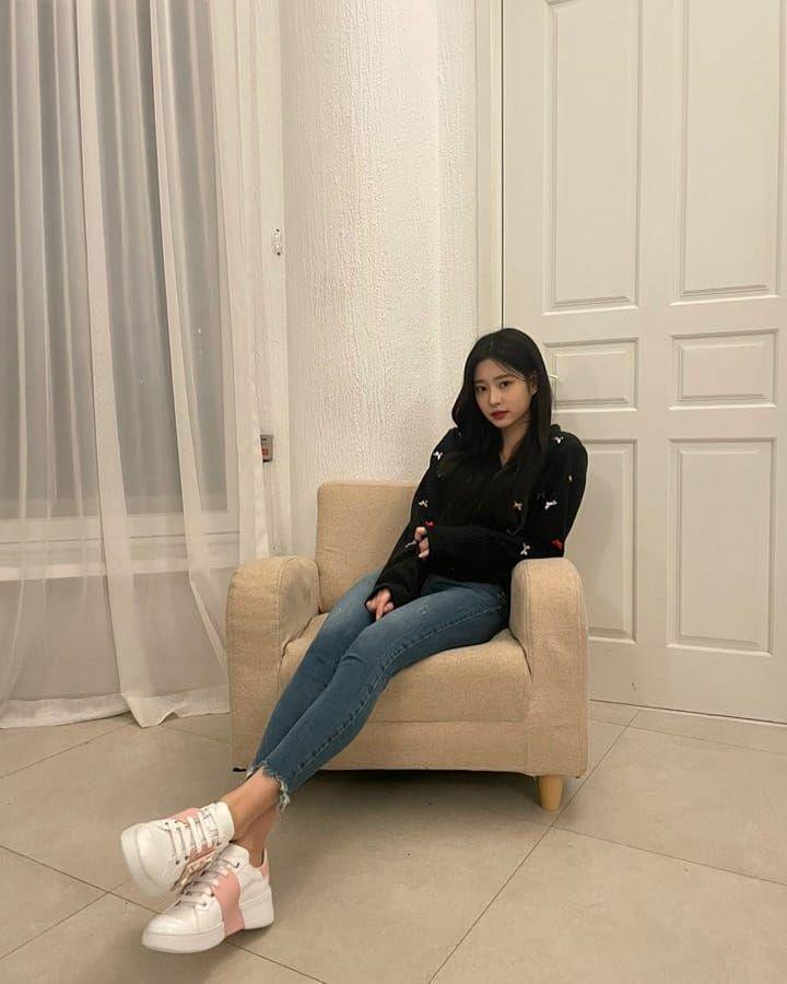 instagram.com/official_izone