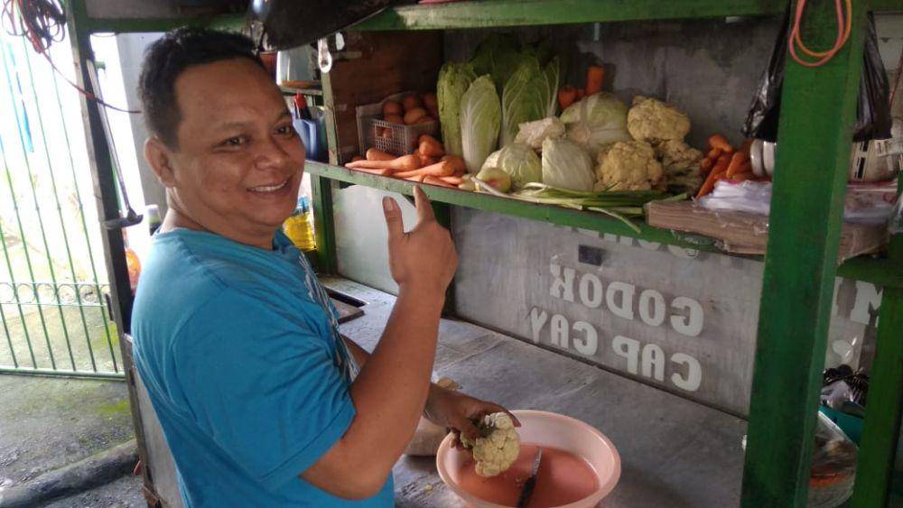 Saipul, penjual nasi goreng yang tengah viral di dunia maya. IDN Times/ Bramanta Pamungkas