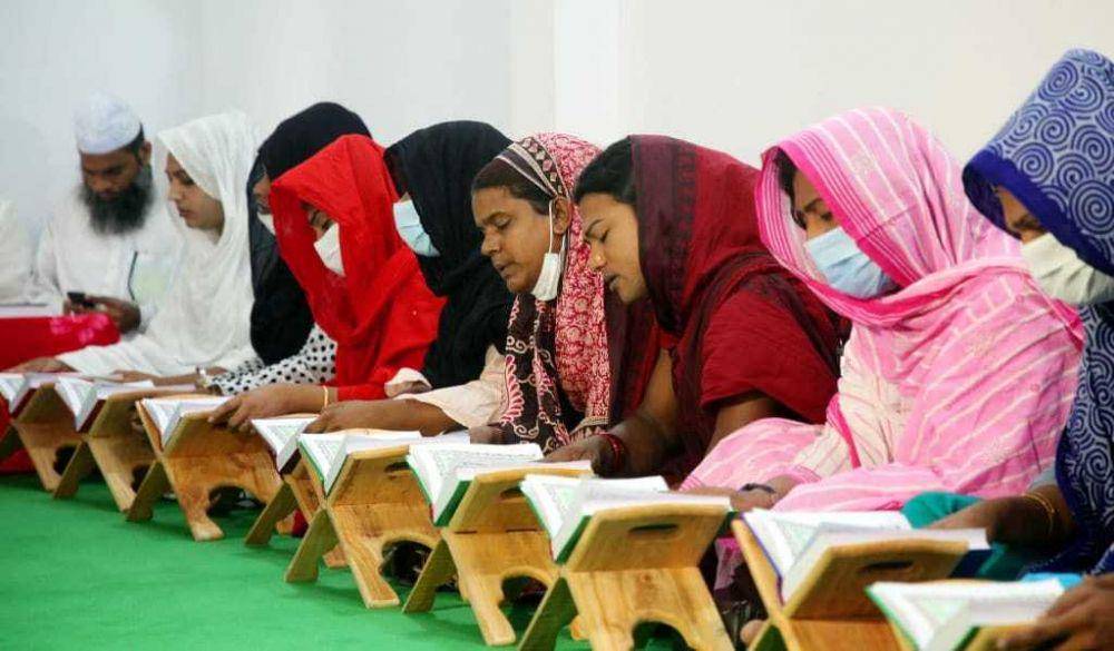 Komunitas Hijra sedang belajar Islam di Da'watul Qur'an. (Twitter.com/ShadesofNoir)