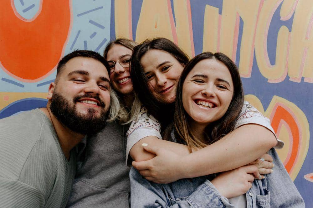 5 Alasan Kamu Gak Perlu Khawatir Pasanganmu Banyak yang Naksir