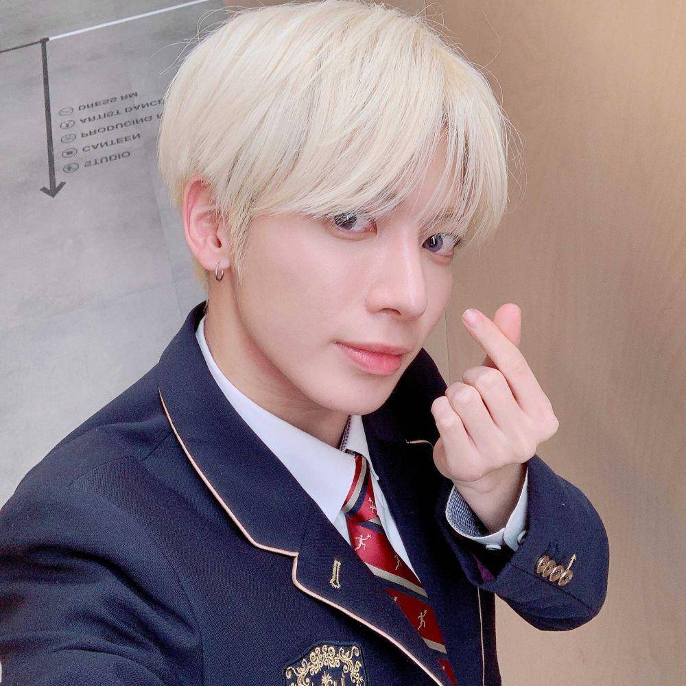 twitter.com/TXT_members