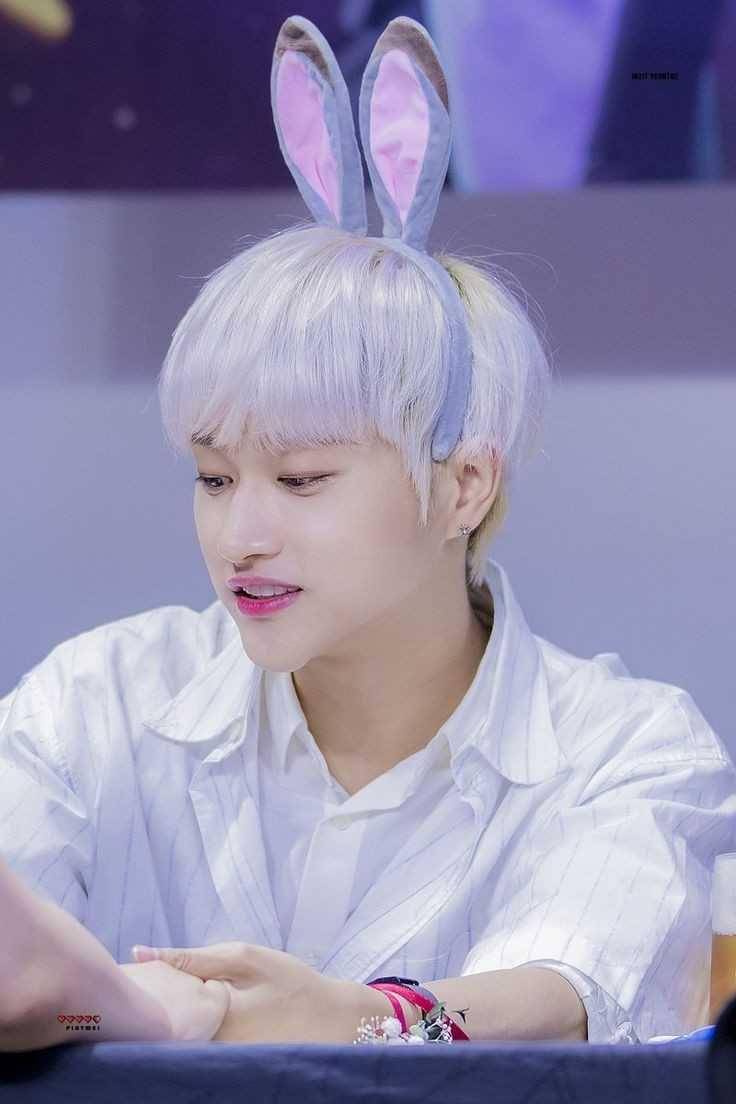 twitter.com/hourly_in2it