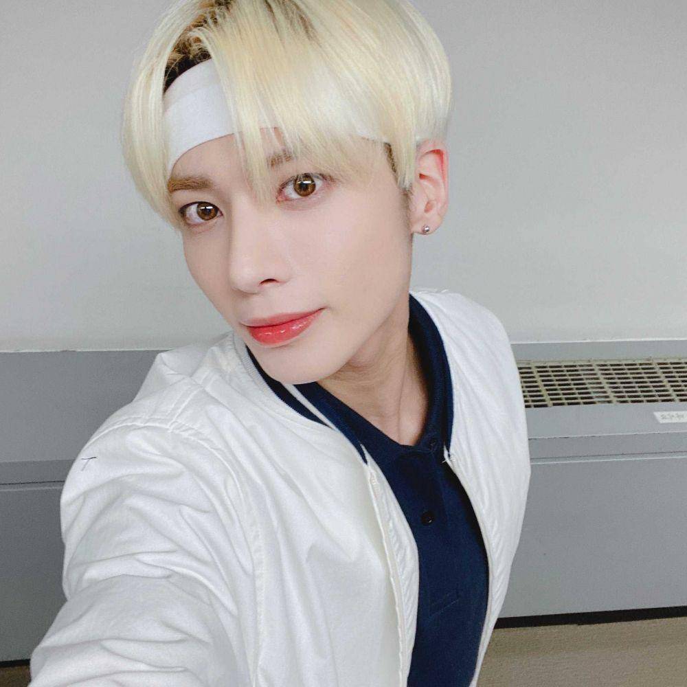 twitter.com/TXT_members