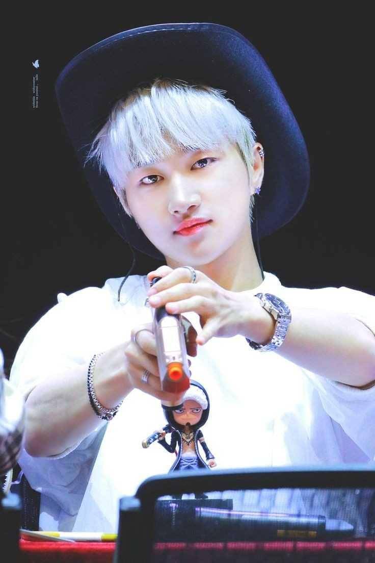 twitter.com/hourly_in2it