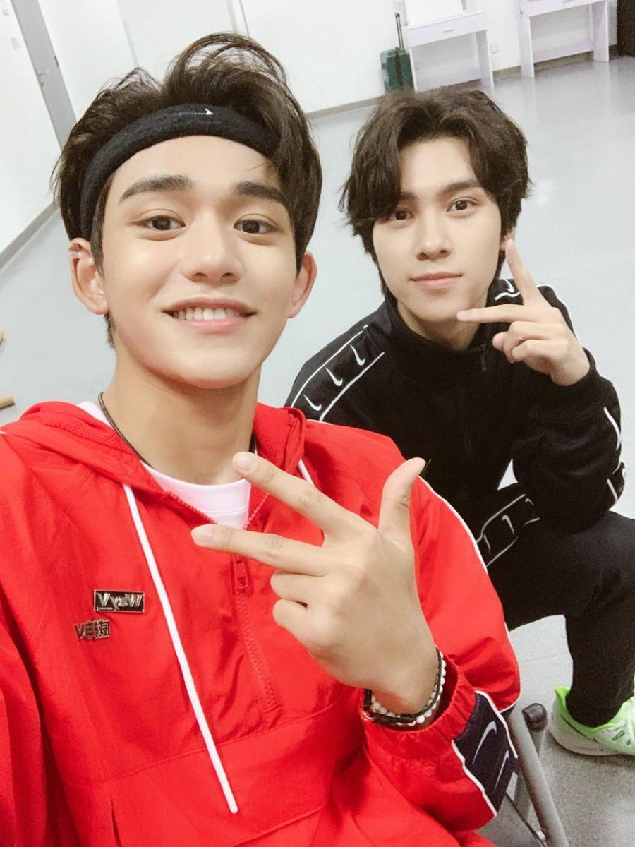 twitter.com/WayV_official