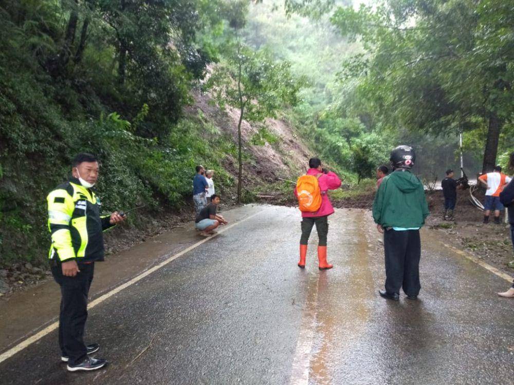 Sampai malam hari, longsor susulan terjadi sebanyak tiga kali di kawasan Payung II. Dok/Pusdalops Kota Batu