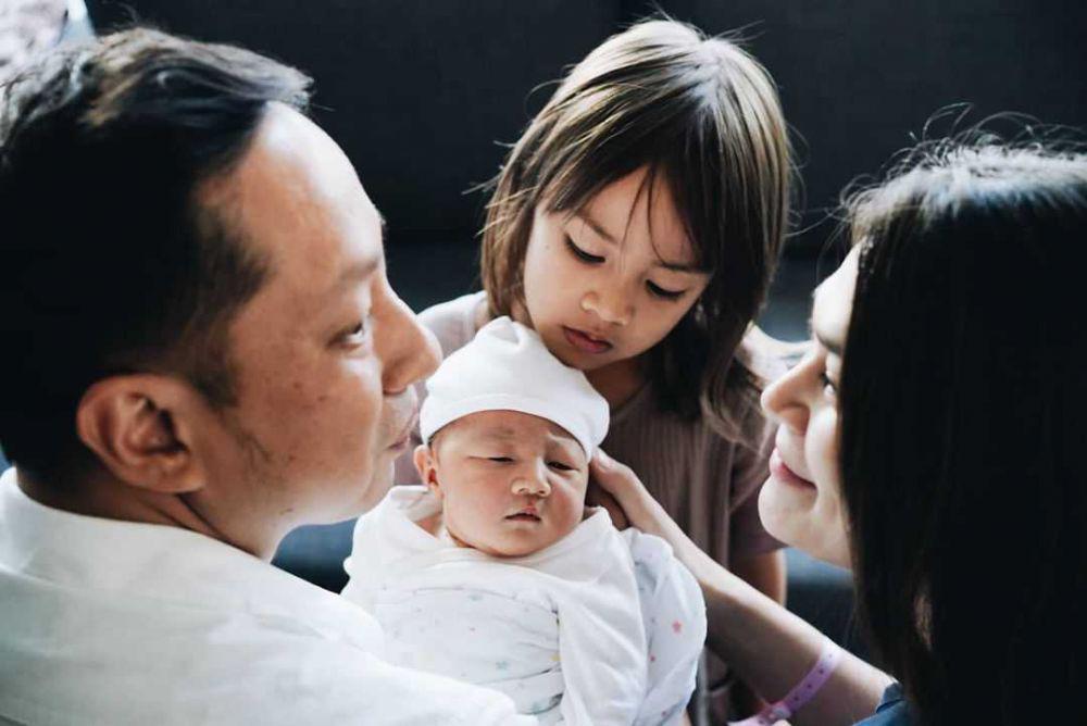 10 Potret Kompak Kedua Anak Ringgo Agus dan Sabai, Akur Saling Sayang!