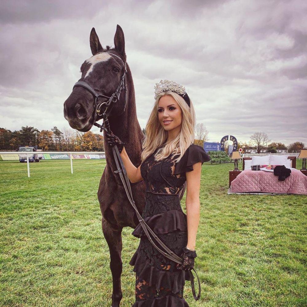 9 Potret Rosanna Davison, Miss World Irlandia 2003 yang Makin Cakep!