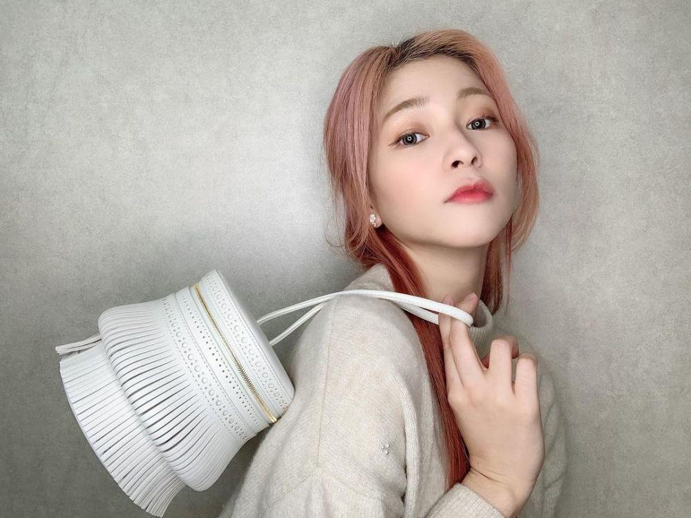 Bagai Boneka Hidup! 10 Potret Manis Amelia Tantono dengan Rambut Pink