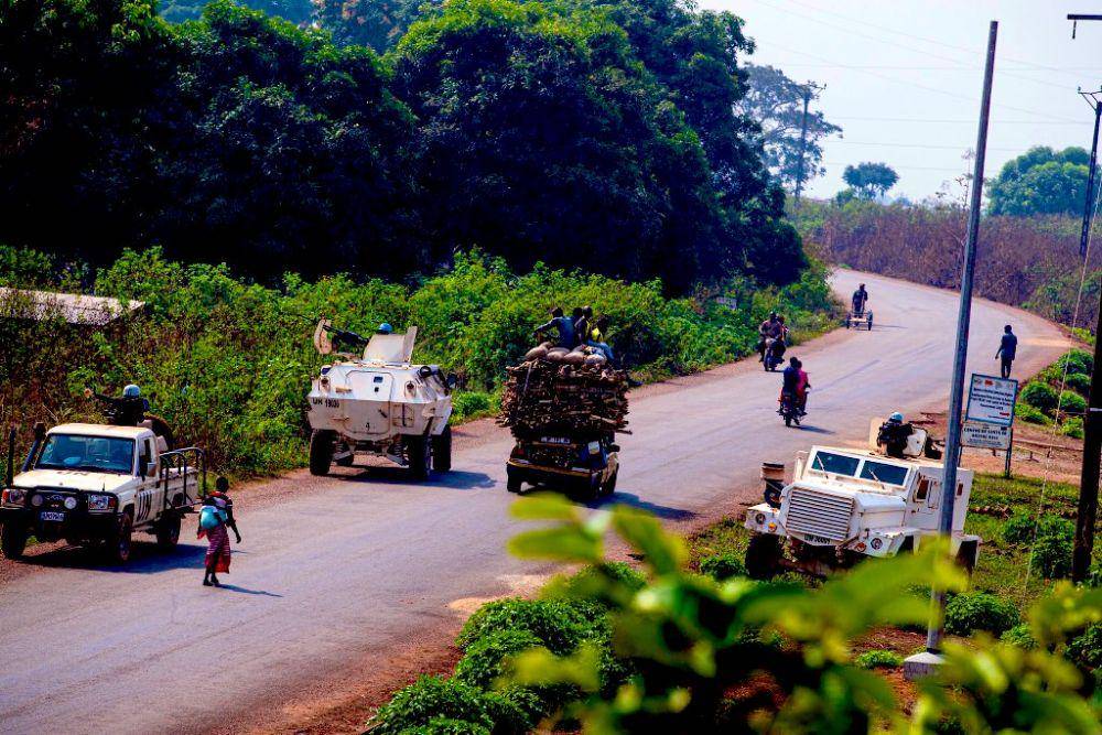 Pasukan PBB menjaga salah satu jalan raya di Republik Afrika Tengah untuk menjamin keamanan masyarakat sipil. twitter.com/UN_CAR