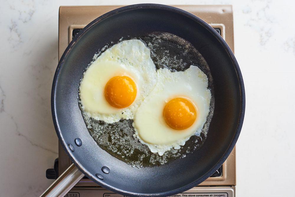 9 Makanan yang Cocok Dihidangkan Bersama Telur Setengah Matang