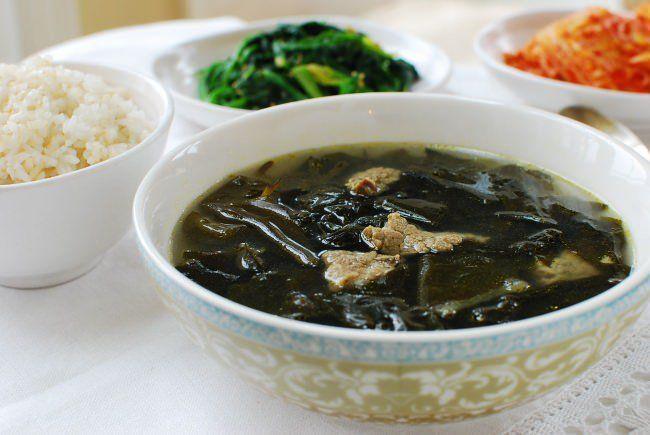 10 Makanan yang Disajikan saat Ulang Tahun di Korea Selatan