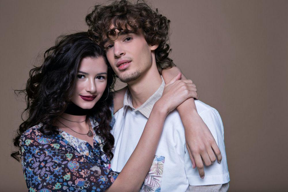 Suka Brondong, 5 Zodiak Cewek Ini Menyukai Pacar yang Lebih Muda