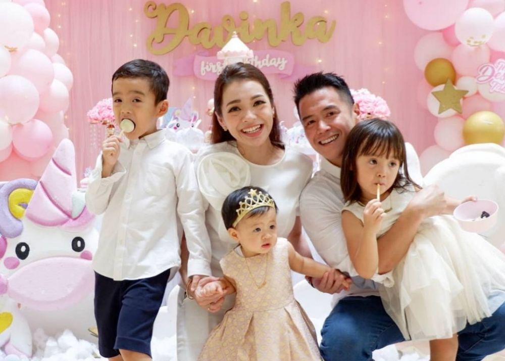 Mama Muda Hits, 10 Potret Keibuan Maya Septha Momong Anak