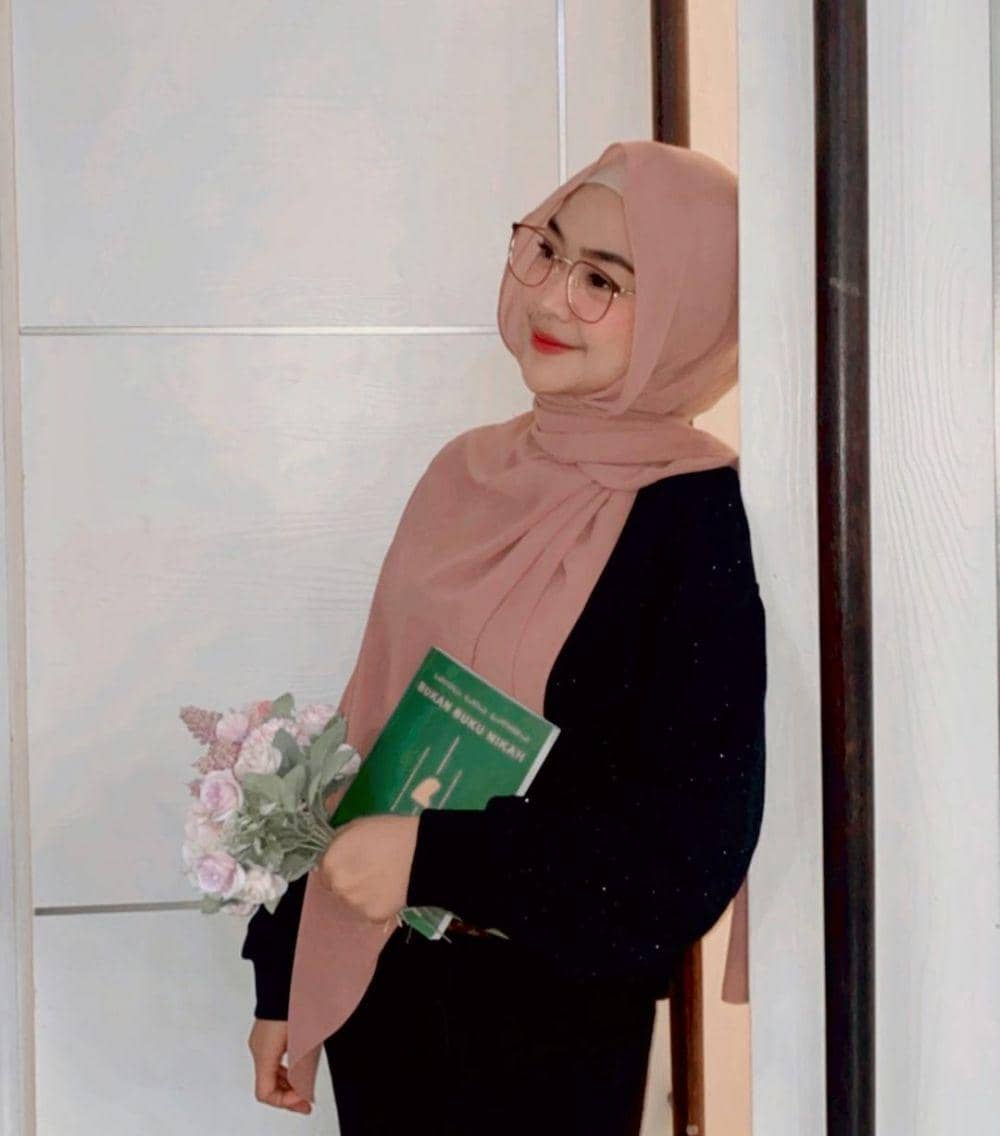 instagram.com/riaricis1795
