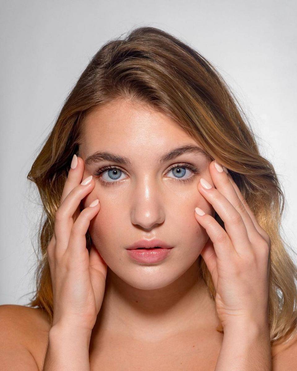 instagram.com/sophie__nelisse