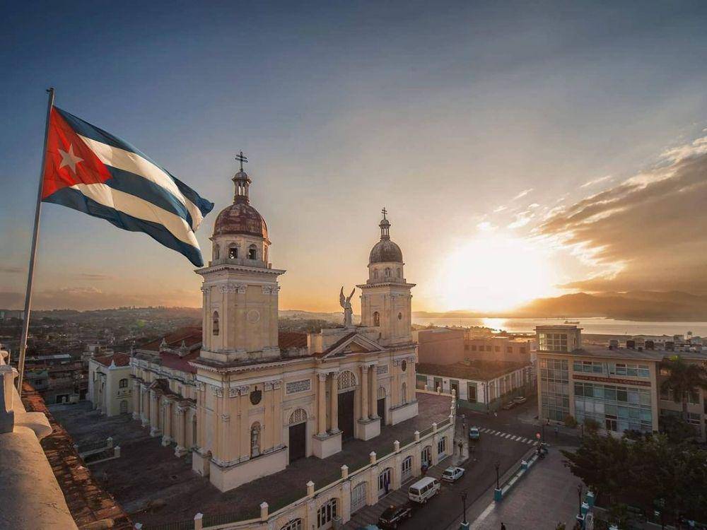 Suasana kota Santiago de Cuba, Kuba. instagram.com/envol_latino/
