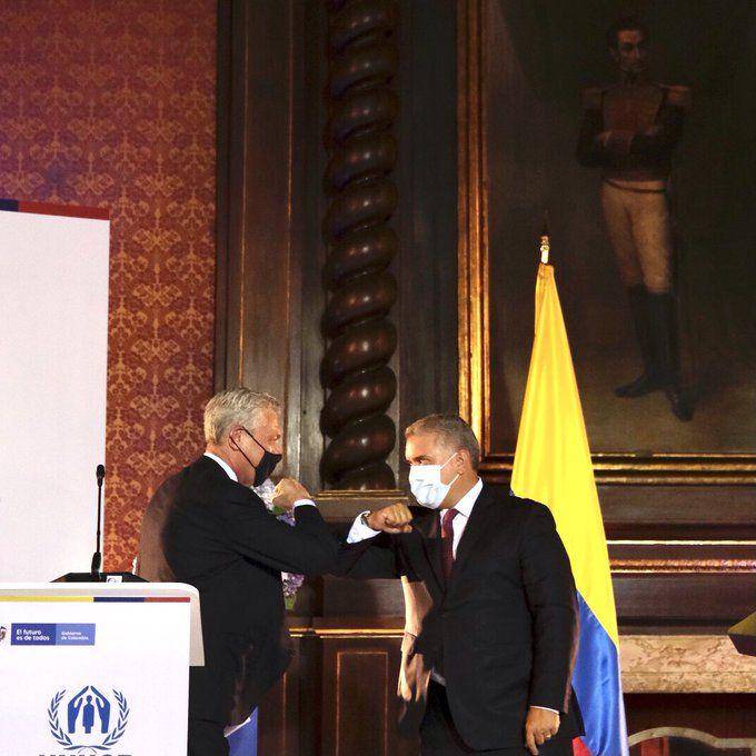 Presiden Kolombia Ivan Duque bersama dengan Filippo Grandi ketua UNHCR pada hari Senin, 8 Februari umumkan perlindungan sementara bagi migran asal Venezuela. Sumber:twitter.com/Filippo Grandi