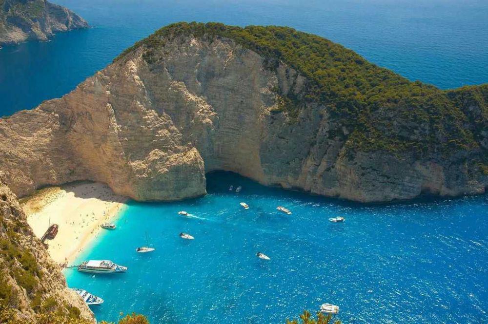 9 pulau eksotis di yunani yang bak surga bahari