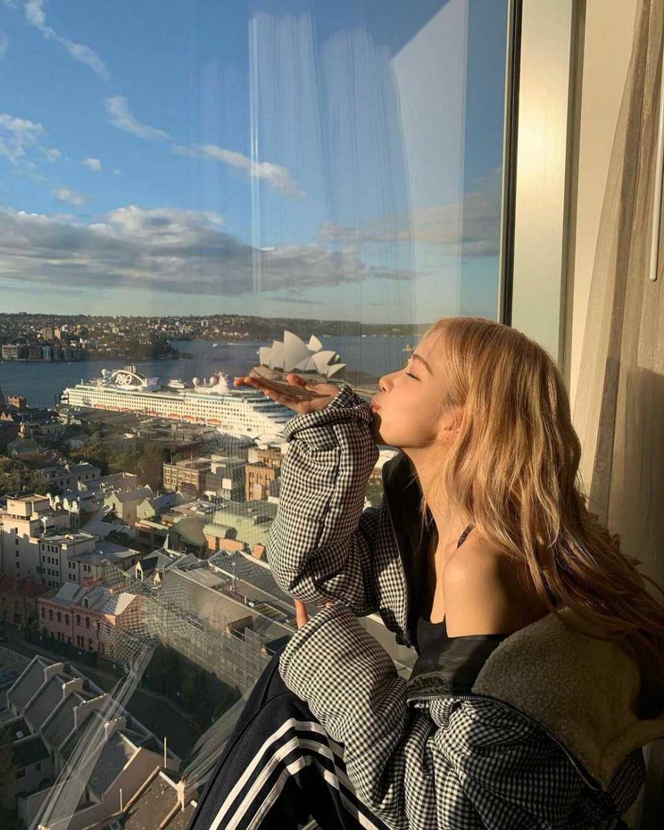instagram.com/roses_are_rosie