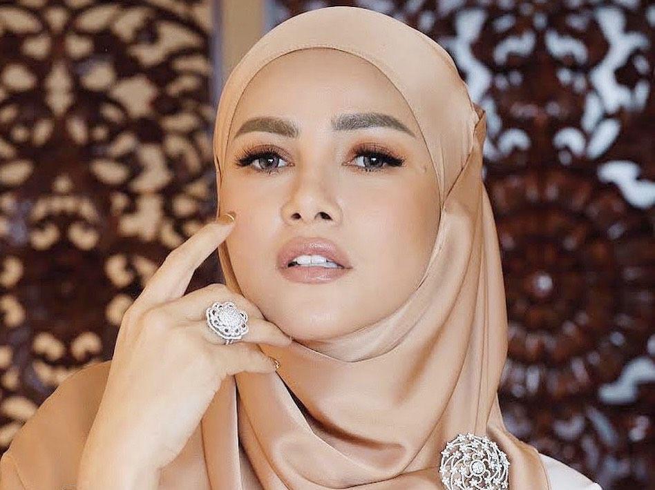 Ulang Tahun ke-41, 10 Pesona Olla Ramlan yang Kian Stunning