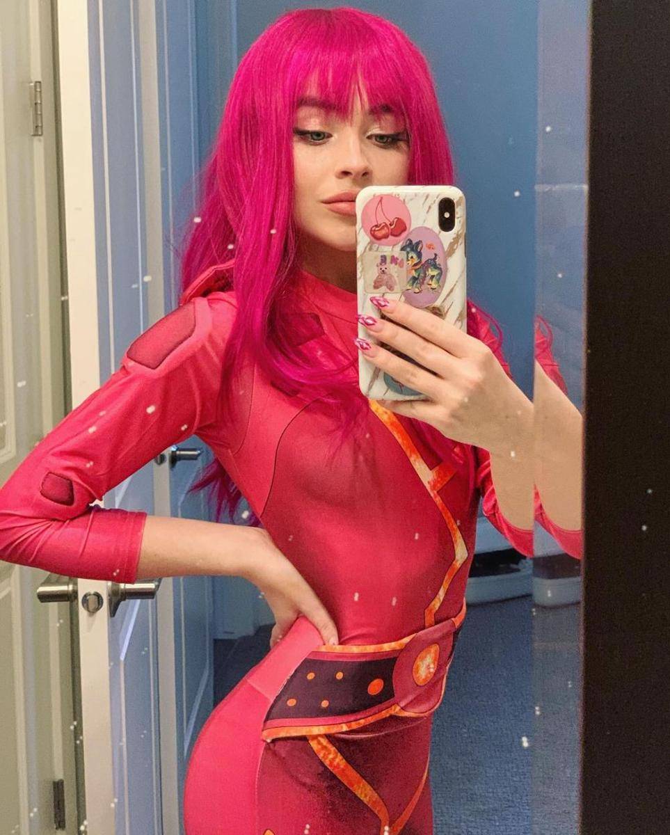 instagram.com/sabrinacarpenter