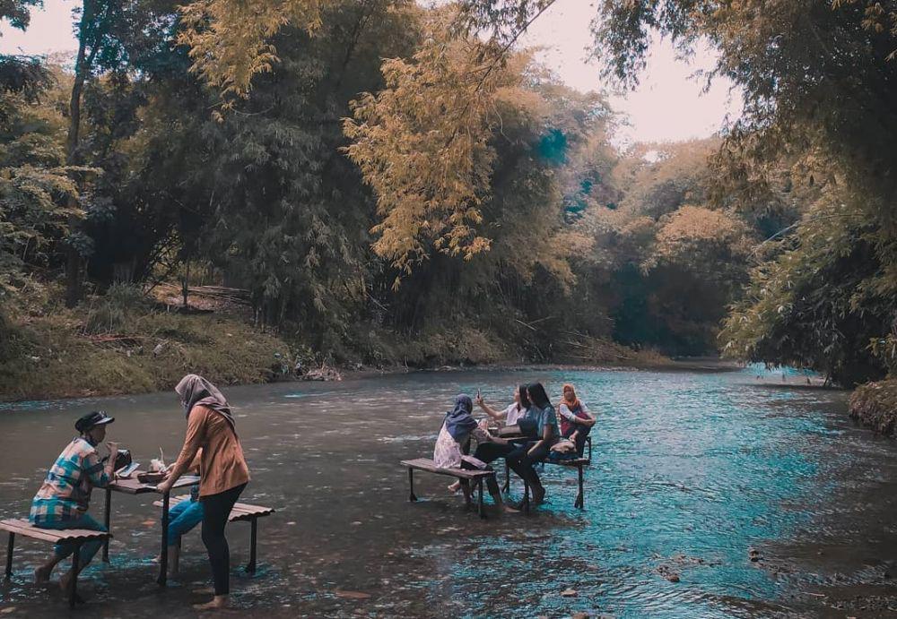 5 Tempat Makan Tepi Sungai Khas Desa di Jogja, Suasana Alam Banget!
