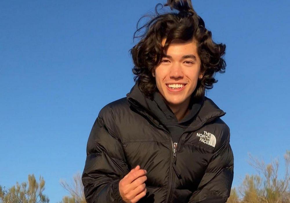 9 Potret Conan Gray, Pelantun Lagu Maniac dan Heather yang Lagi Hype