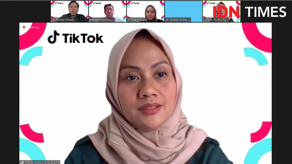 Intan Gurnita Widiatie, CEO Label Musik Sorai saat sedang menjadi narasumber dalam acara Media Briefing bertema "Peran Orangtua Ciptakan Lingkungan Siber Aman". 10 Februari 2021. IDNTimes/M. Tarmizi Murdianto