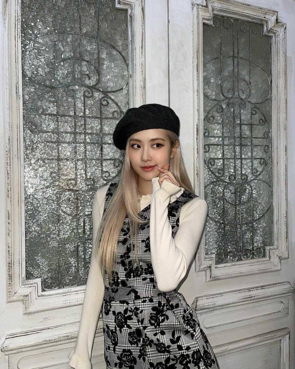 instagram.com/roses_are_rosie