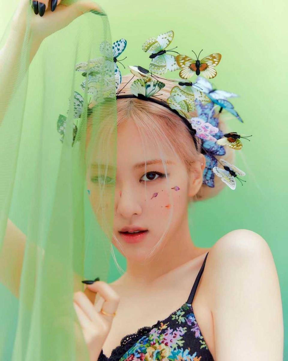 instagram.com/roses_are_rosie
